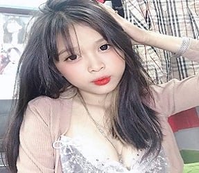 ลูกพี่ลูกน้องพอใจกับน้องสาวที่ร้อนแรงในการขาดแคลนผ้า