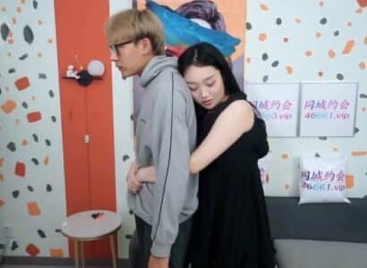 คู่แต่งงานรู้สึกหดหู่สามีของเธอมีความสัมพันธ์กับผู้หญิงแปลก ๆ