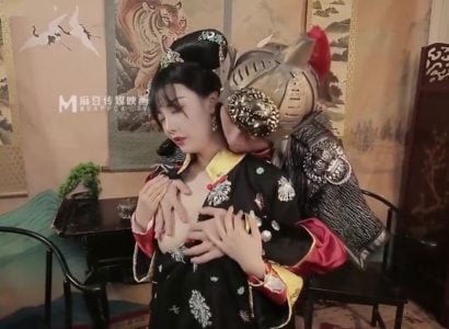 ชายหนุ่มที่น่าอึดอัดใจได้รับการสอนโดยน้องสาวของเพื่อนบ้านเรื่องเพศ