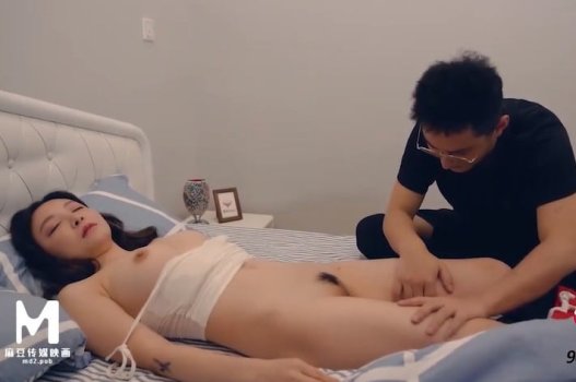 ลูกสาวล่อลวงคู่หมั้นของเธอให้ทำมันหลงใหลจริงๆ