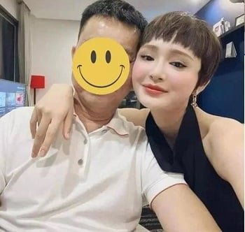 มีเพศสัมพันธ์ซึ่งกันและกันกับฉันบนเตียงสาย