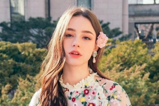ล่อลวงสาวใหม่ที่สวยงามให้ 