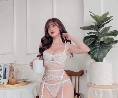 น้องสาวหน้าอกขนาดใหญ่ล่อลวงพี่ชายของเธอให้รักมีความสุขเกินไป
