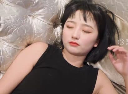 ชายผู้น่าสงสารพิชิตเวลาที่จะเปลี่ยนหญิงสาวที่ถูกทำลายให้กลายเป็นทาสทางเพศ