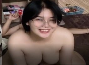 เจ้านายเห็นว่านักบัญชีคนใหม่น่าดึงดูดและล่อลวง