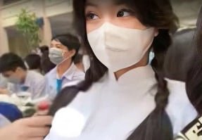 ชายหนุ่มคนใหม่มีเพศสัมพันธ์สาวสวยของเธอขึ้นไปด้านบน