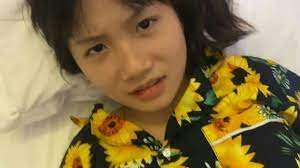 สาวเซ็กซี่ติดตามหมายเลขพี่ชายของเธอเพื่อเรียนรู้วิธีการพิชิตความรัก